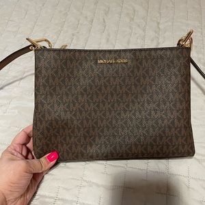 Michael Kors purse used only once in great condition